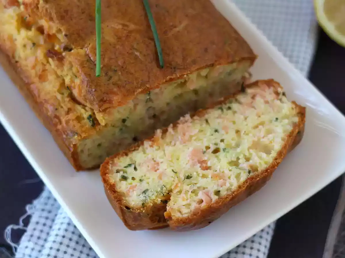 Bolo de salmão defumado com limão e cebolinha - foto 5