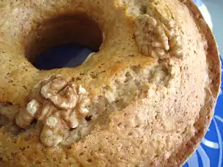 Bolo de sultanas e nozes