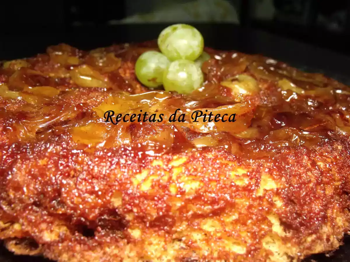 Bolo de uvas na frigideira
