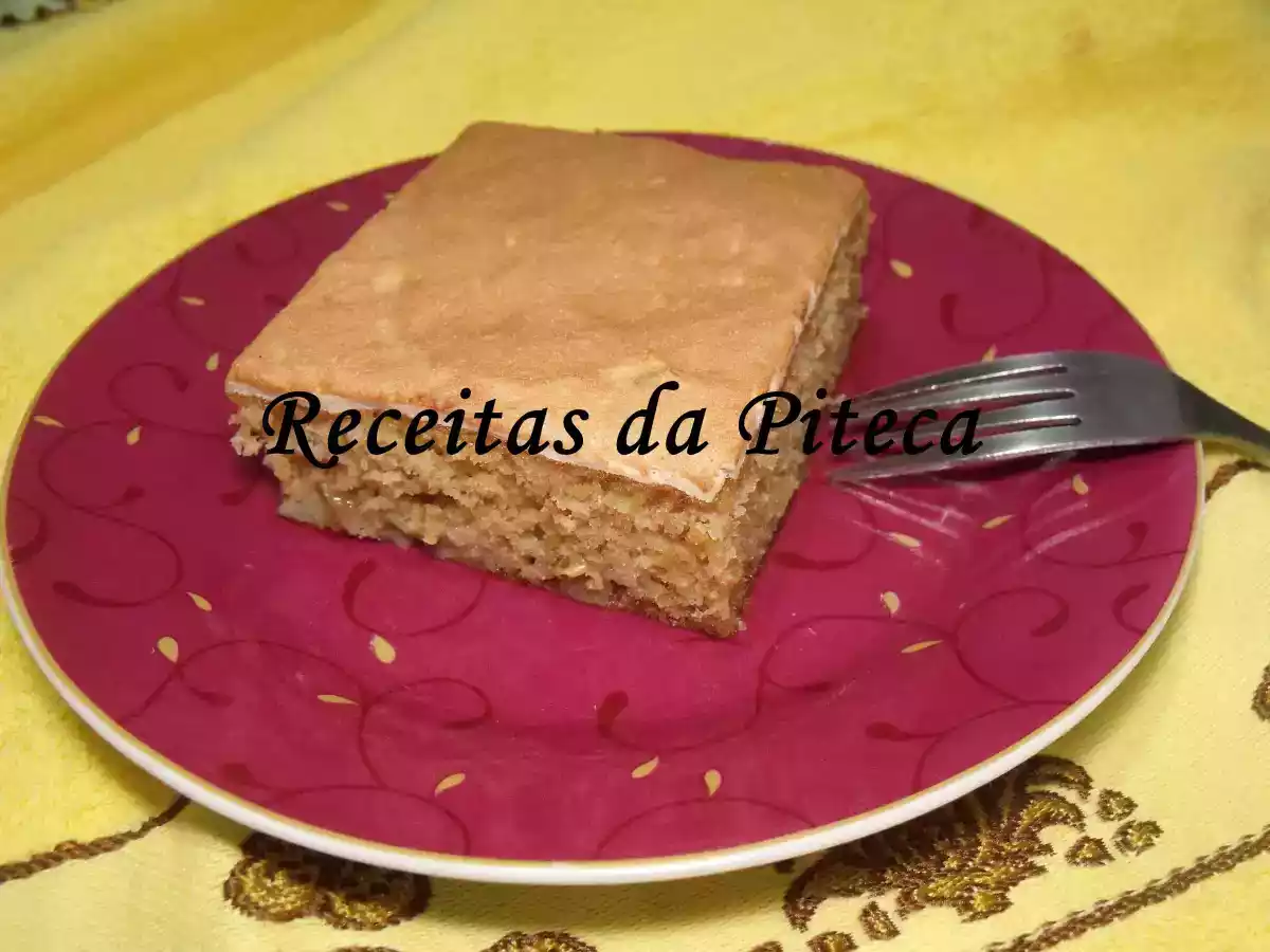Bolo de uvas no tabuleiro