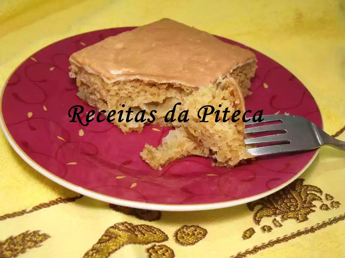 Bolo de uvas no tabuleiro - foto 3