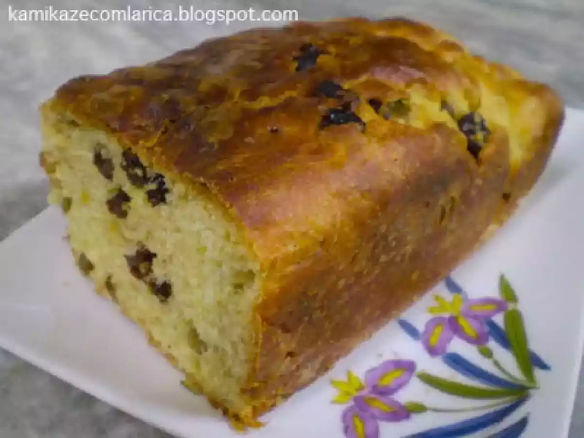 Bolo de uvas passas e frutas cristalizadas