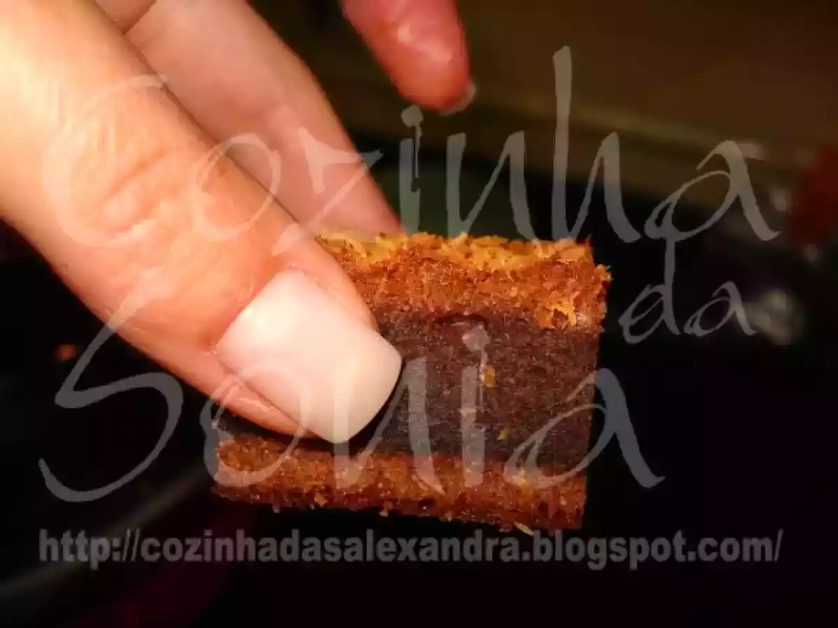 BOLO DUPLO DE MOUSSE DE CHOCOLATE COM COBERTURA DE COCO RALADO... - foto 2