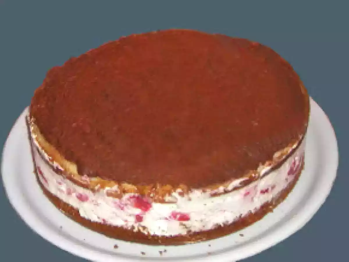 Bolo Esponja Victoria com Cobertura de Chocolate e Recheio de Morangos e Natas