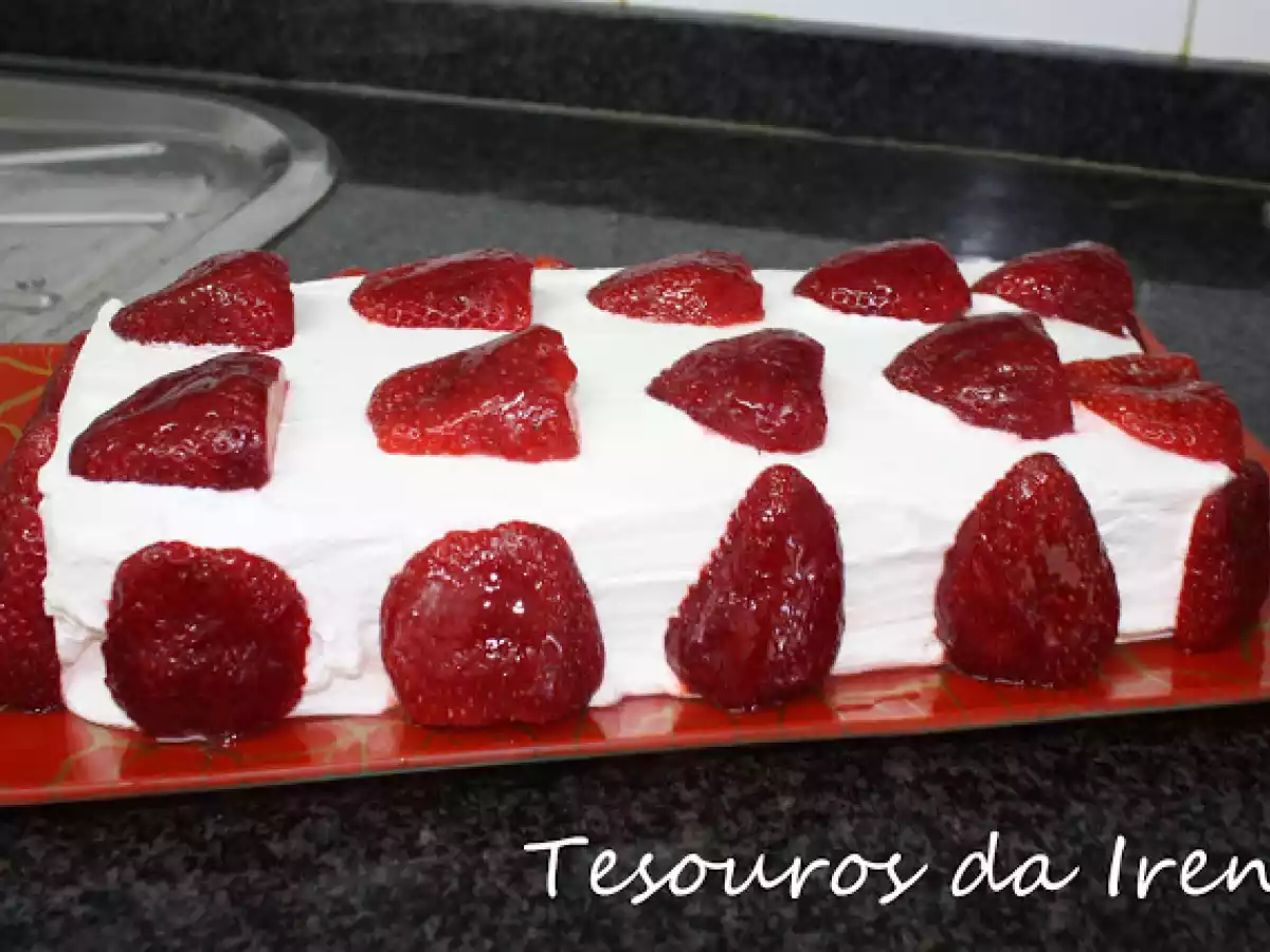 Bolo fofô de morangos