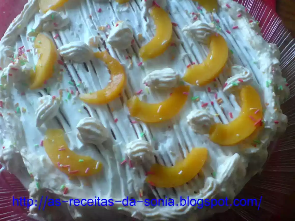 Bolo folhado coberto com chantilly e Pêssego - foto 3