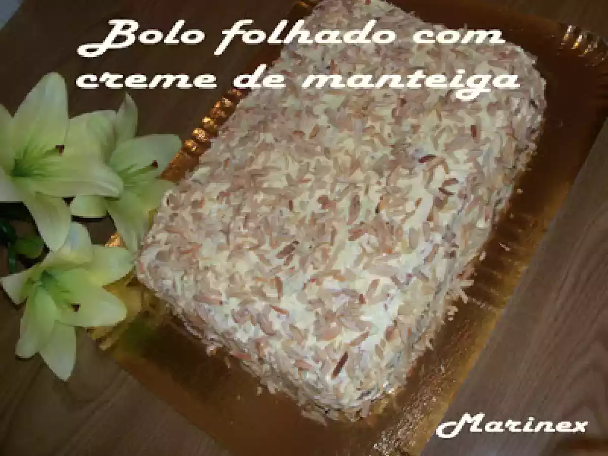 Bolo folhado com creme de manteiga