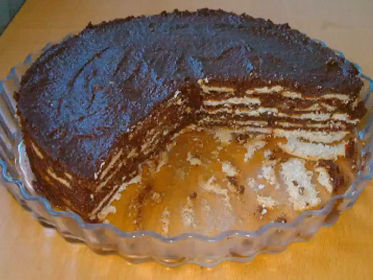 Bolo fresco de bolacha e biscoitos de champanhe