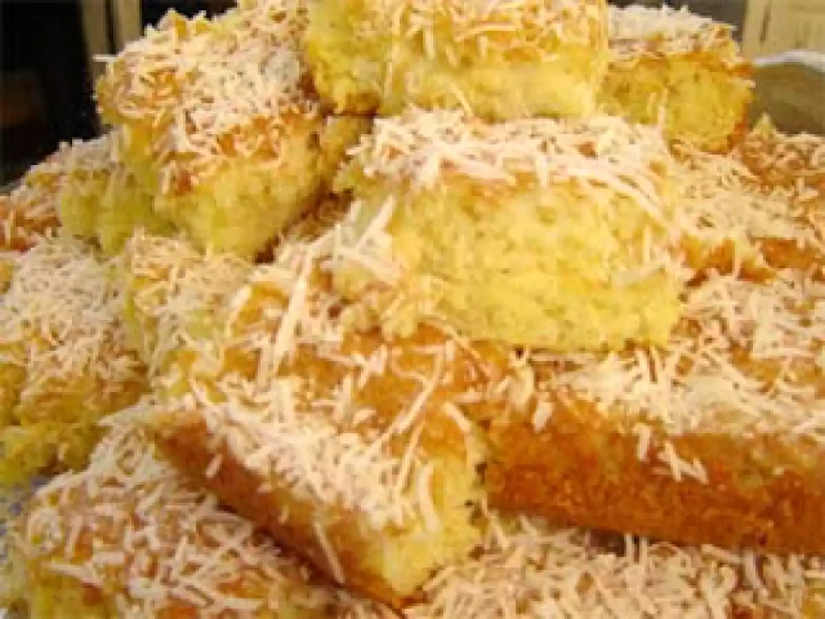 Bolo gelado cremoso de leite condensado e coco
