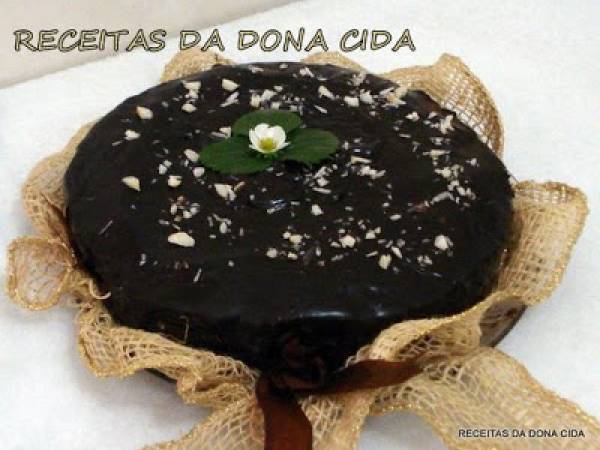 BOLO INTEGRAL DE BANANA COM CALDA DE PÊSSEGO E COBERTURA DE CHOCOLATE MEIO AMARGO - foto 2