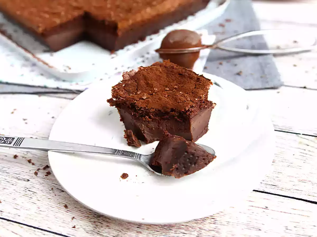 Bolo mágico de chocolate fácil - foto 3