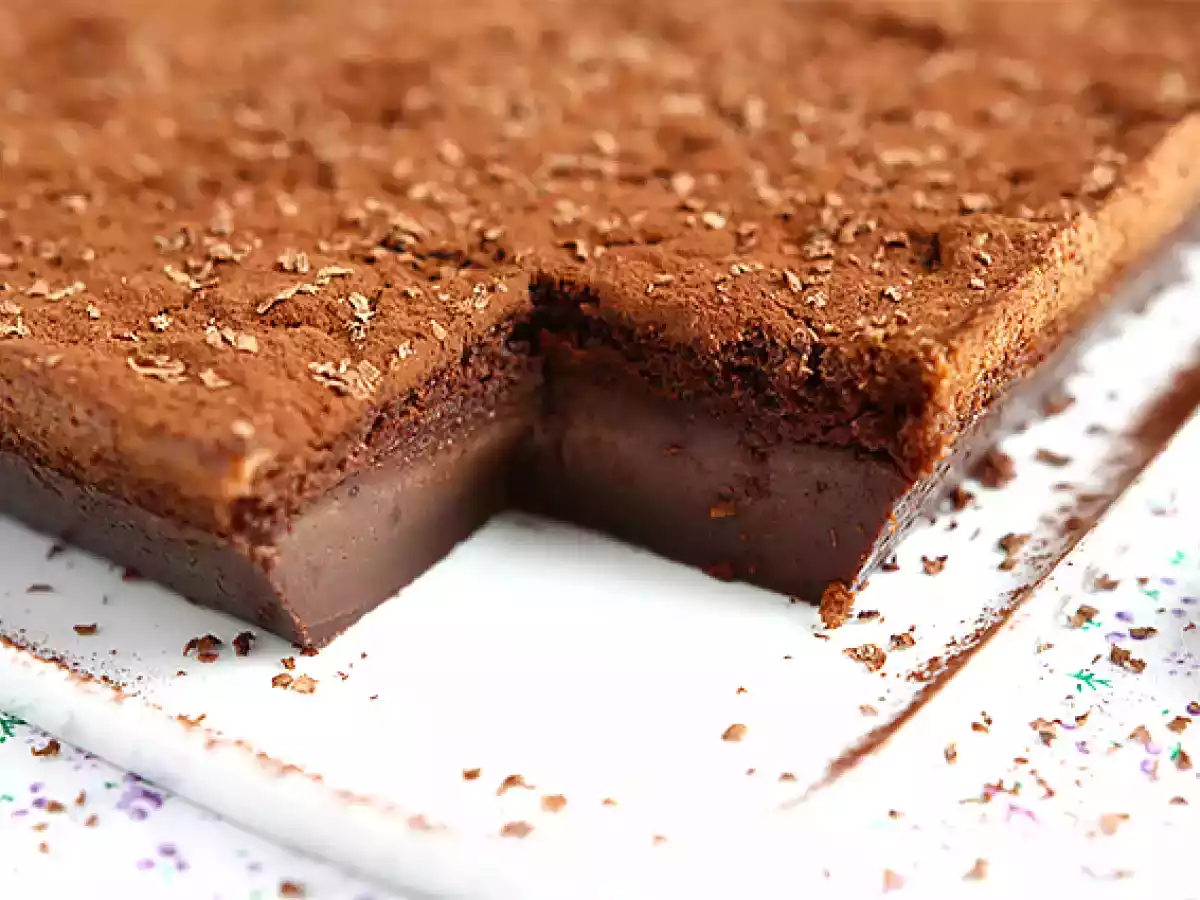 Bolo mágico de chocolate fácil - foto 7