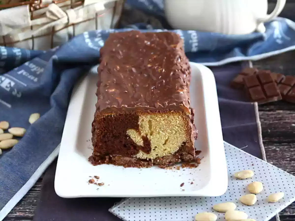 Bolo mármore com cobertura chocolate e amêndoas - foto 2