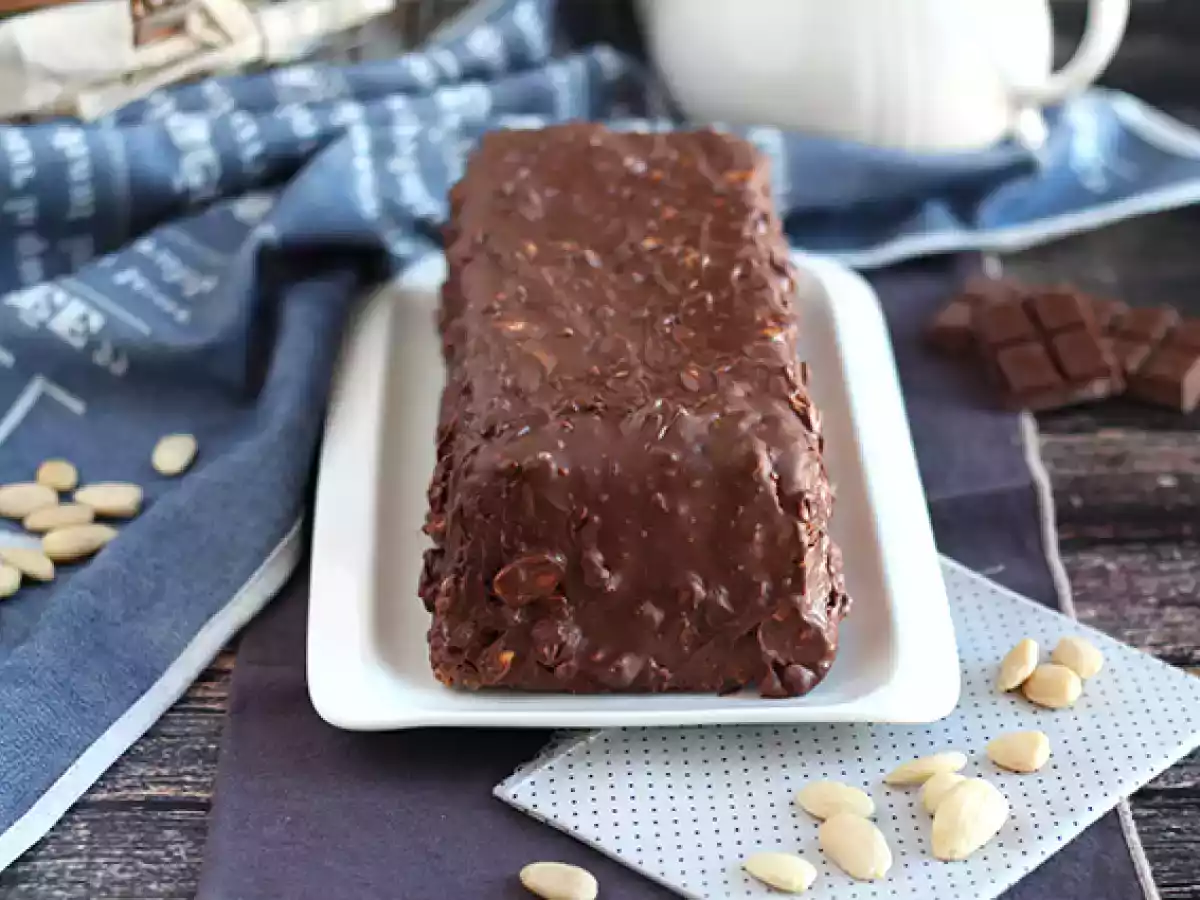 Bolo mármore com cobertura chocolate e amêndoas - foto 5