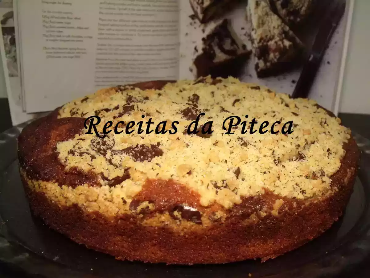 Bolo mármore com crumble de chocolate da Rachel Allen