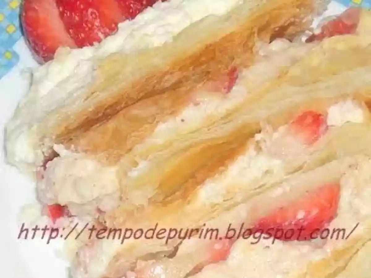 Bolo mil folhas de morango