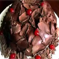 Bolo mousse de chocolate com nozes