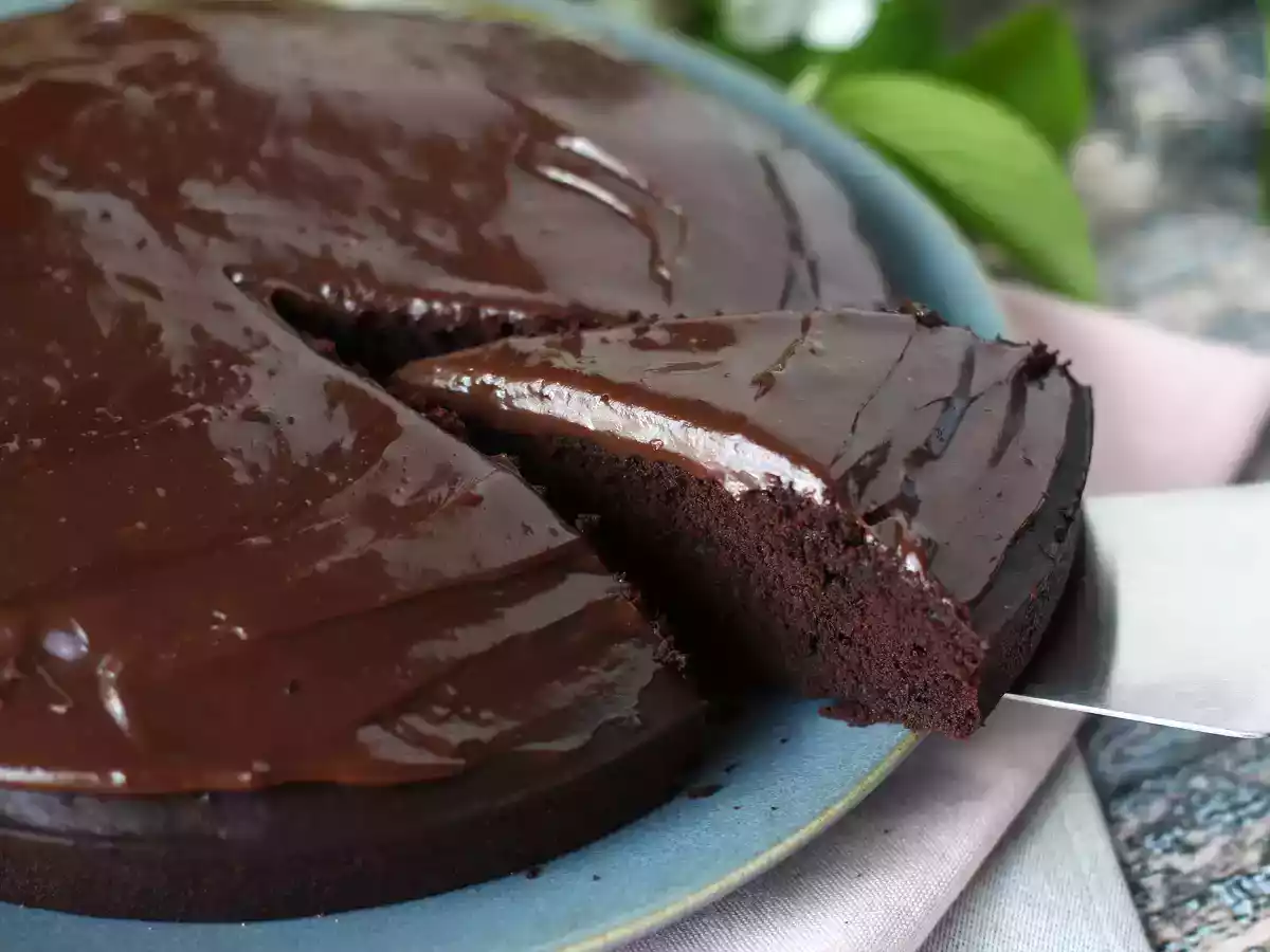Bolo Nega maluca fofinho e com cobertura de brigadeiro