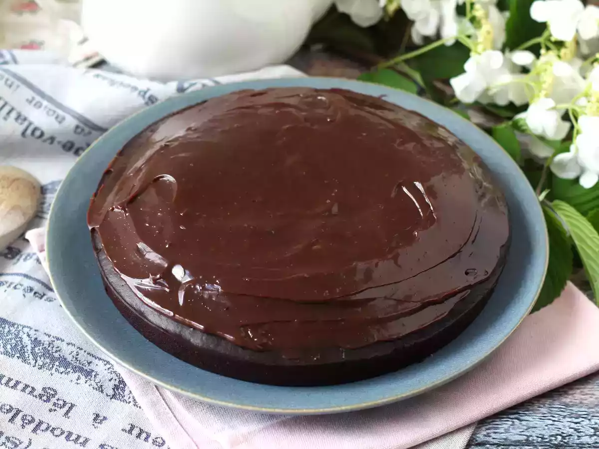 Bolo Nega maluca fofinho e com cobertura de brigadeiro - foto 3