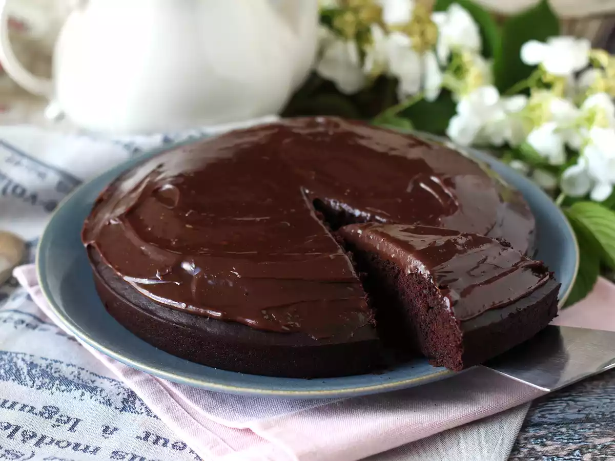Bolo Nega maluca fofinho e com cobertura de brigadeiro - foto 5