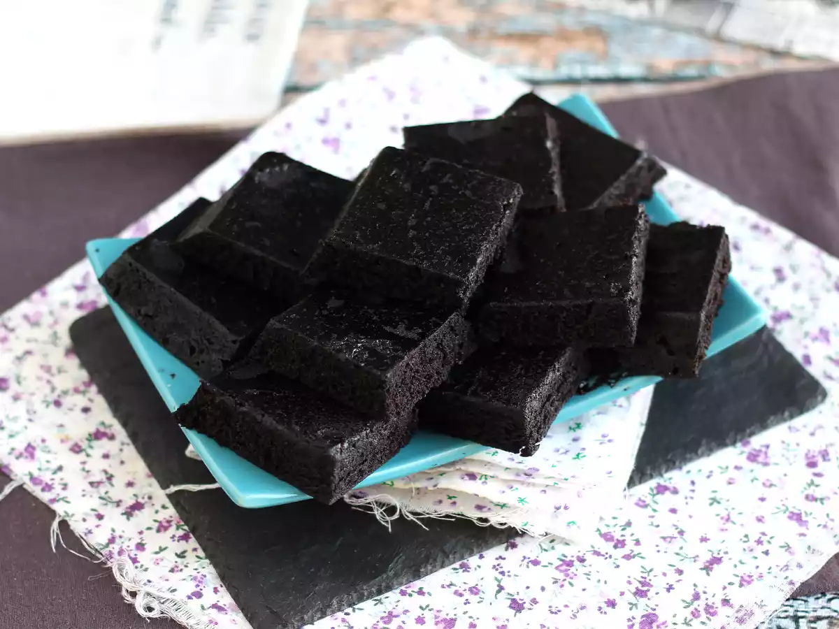 Bolo Oreo com 3 ingredientes e pronto em 6 minutos - foto 2