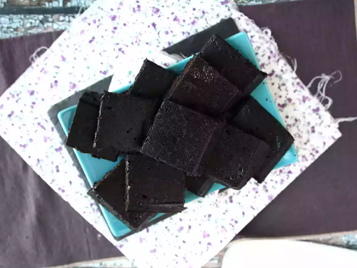 Bolo Oreo com 3 ingredientes e pronto em 6 minutos - foto 3