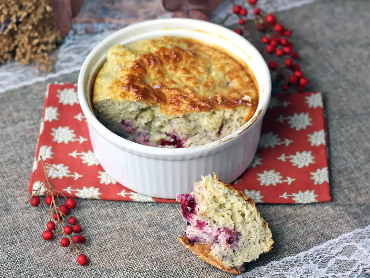 Bolo proteico de frutas vermelhas: simples, fofinho e perfeito para o pós-treino - foto 5