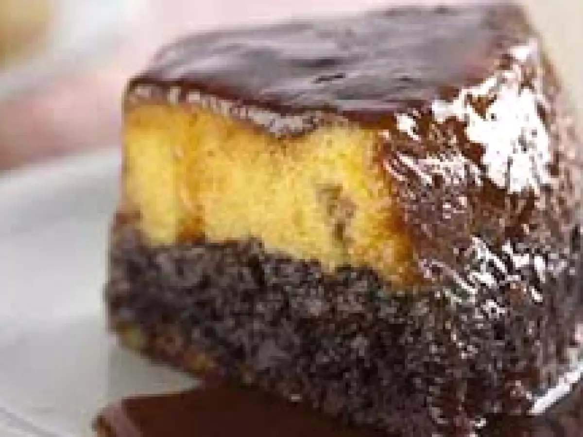 Bolo pudim de chocolate e maracujá
