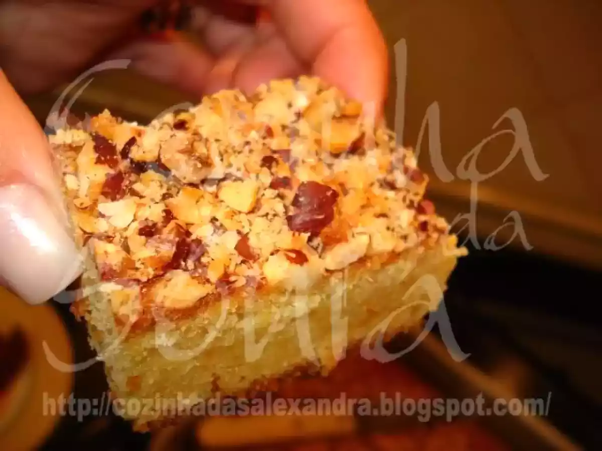 BOLO QUEIJADA DE LARANJA INTEIRA, COCO E CROSTA DE AMENDOIM E AVELÂS...