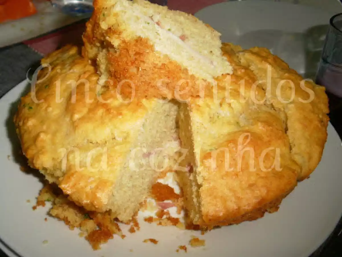 Bolo salgado de queijo fresco e fiambre