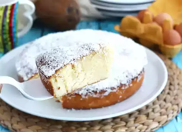 Bolo toalha felpuda: o clássico bolo gelado de coco cremoso