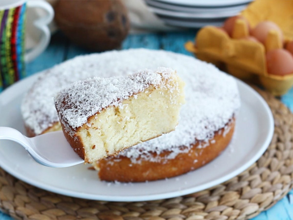 Bolo toalha felpuda: o clássico bolo gelado de coco cremoso