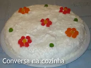 Bolo trufado de abacaxi