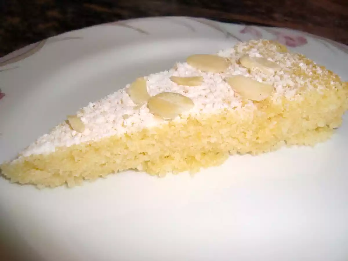 Bolo ultra úmido de limão siciliano e amêndoas