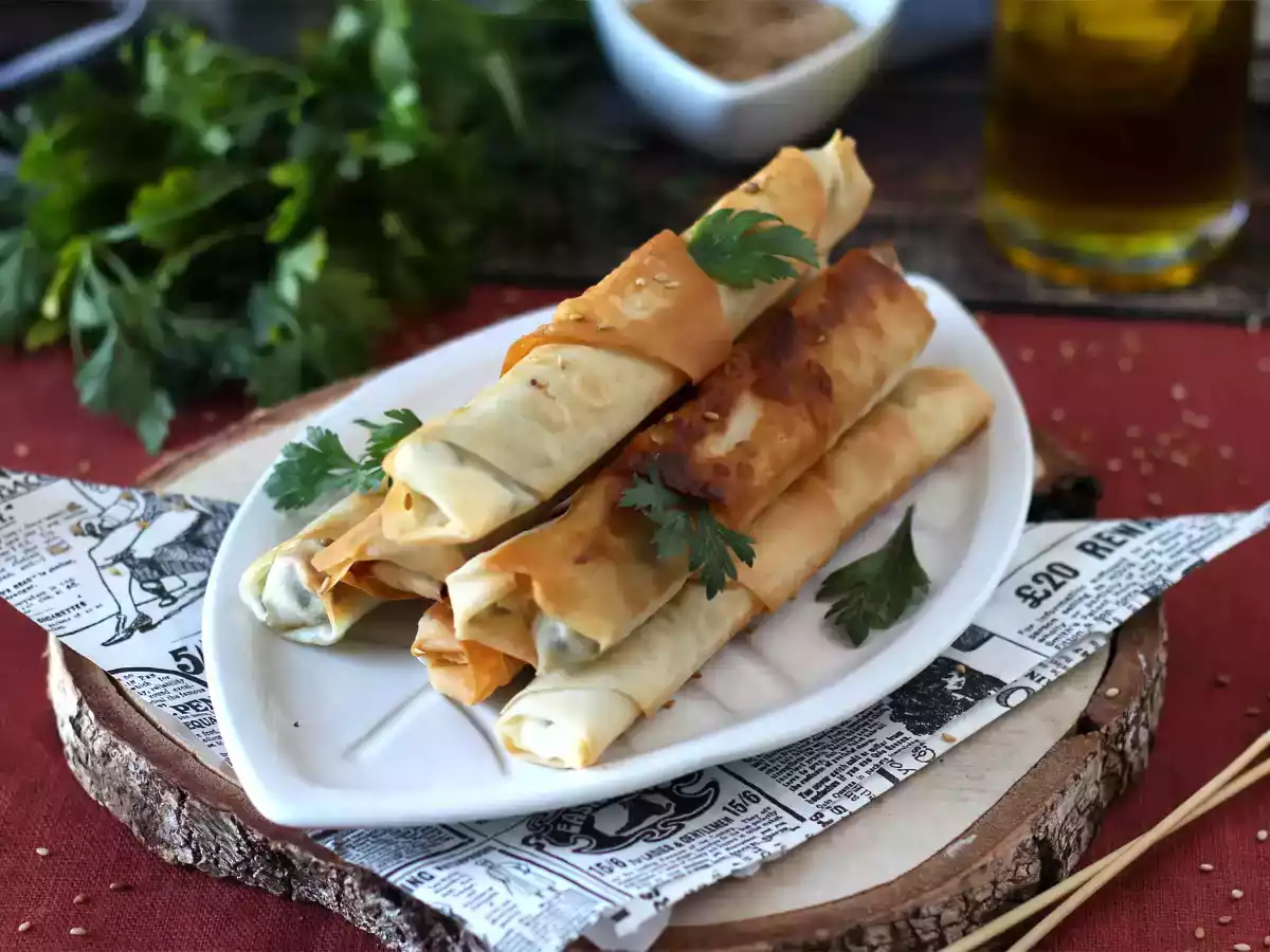 Börek de charuto, com queijo feta e salsinha