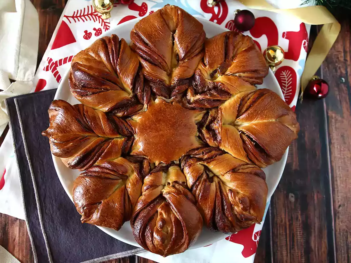 Brioche estrela de Natal recheada com nutella
