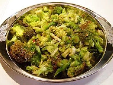 Brócolis com Molho Asiático (vegana)