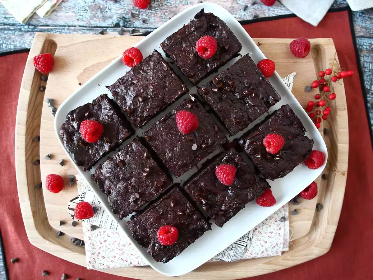 Brownie de framboesa e chocolate, o bolo perfeito na hora do lanche! - foto 2