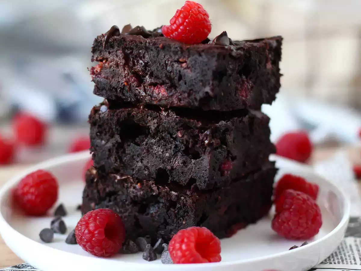 Brownie de framboesa e chocolate, o bolo perfeito na hora do lanche! - foto 5