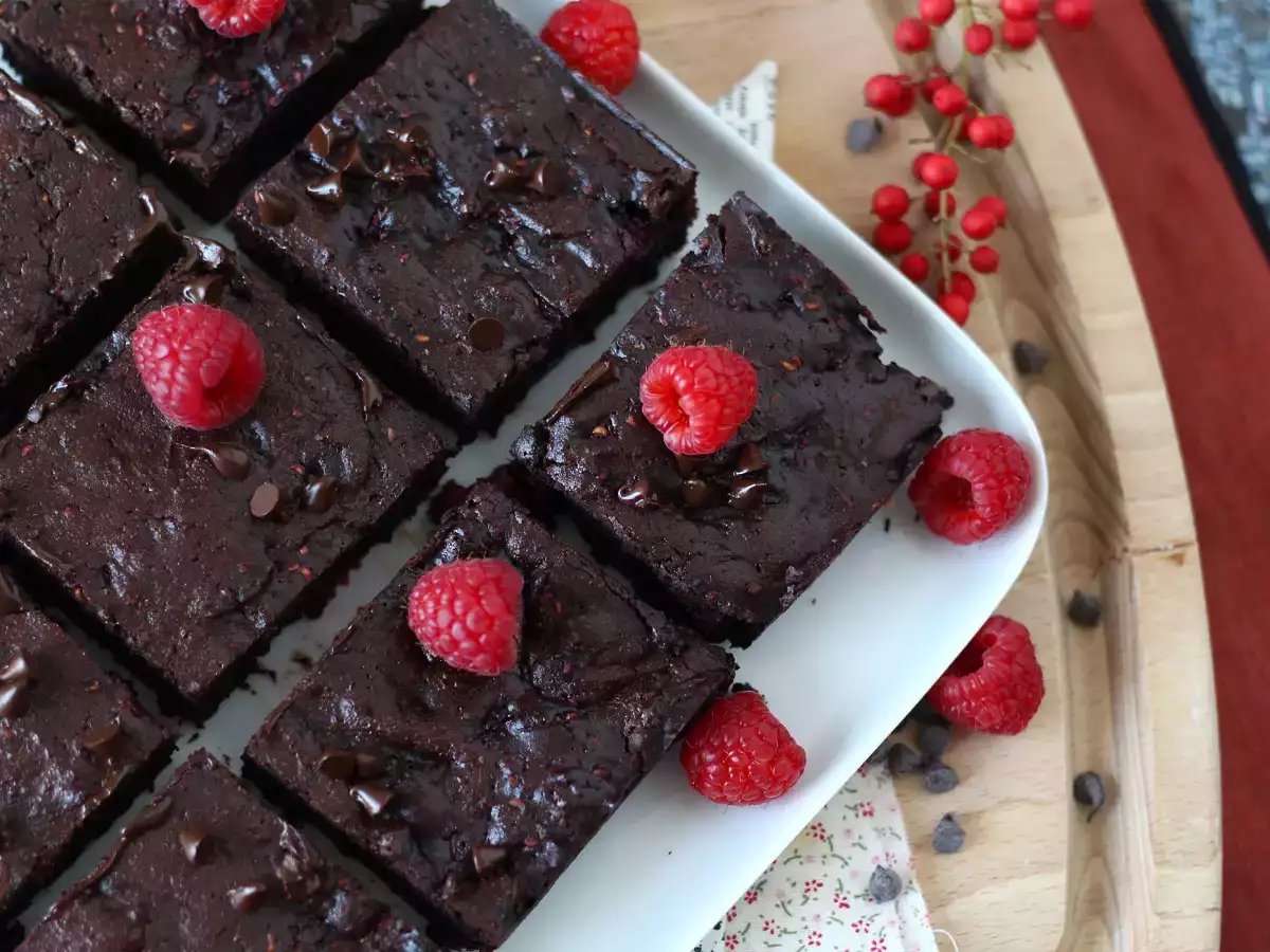 Brownie de framboesa e chocolate, o bolo perfeito na hora do lanche! - foto 6