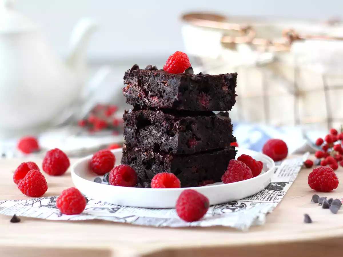 Brownie de framboise e chocolate, o bolo perfeito na hora do lanche! - foto 3