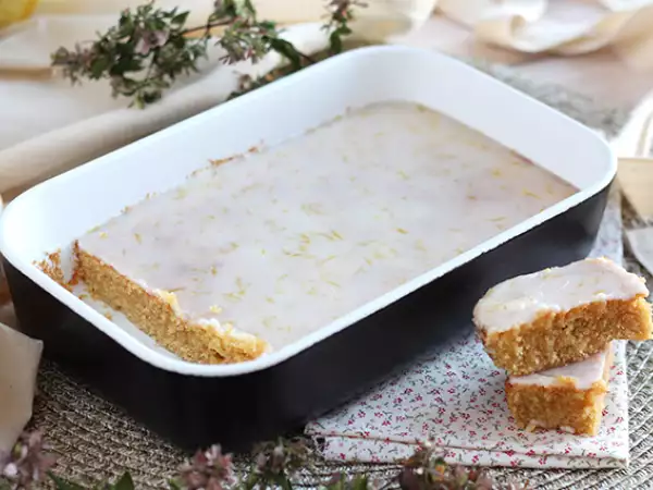 Receita Brownie de limão e aveia com cobertura de glacê