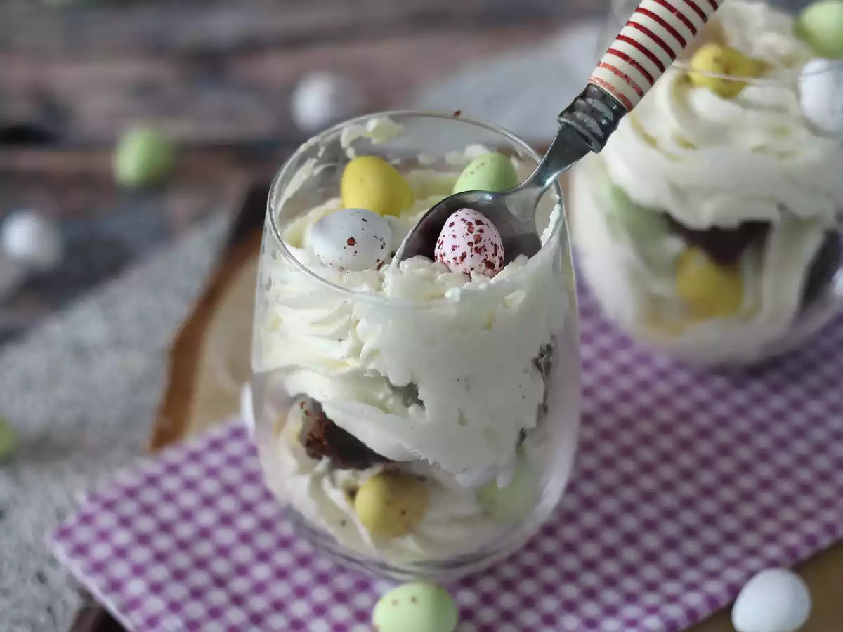 Brownie no copinho coberto com creme mascarpone - foto 4