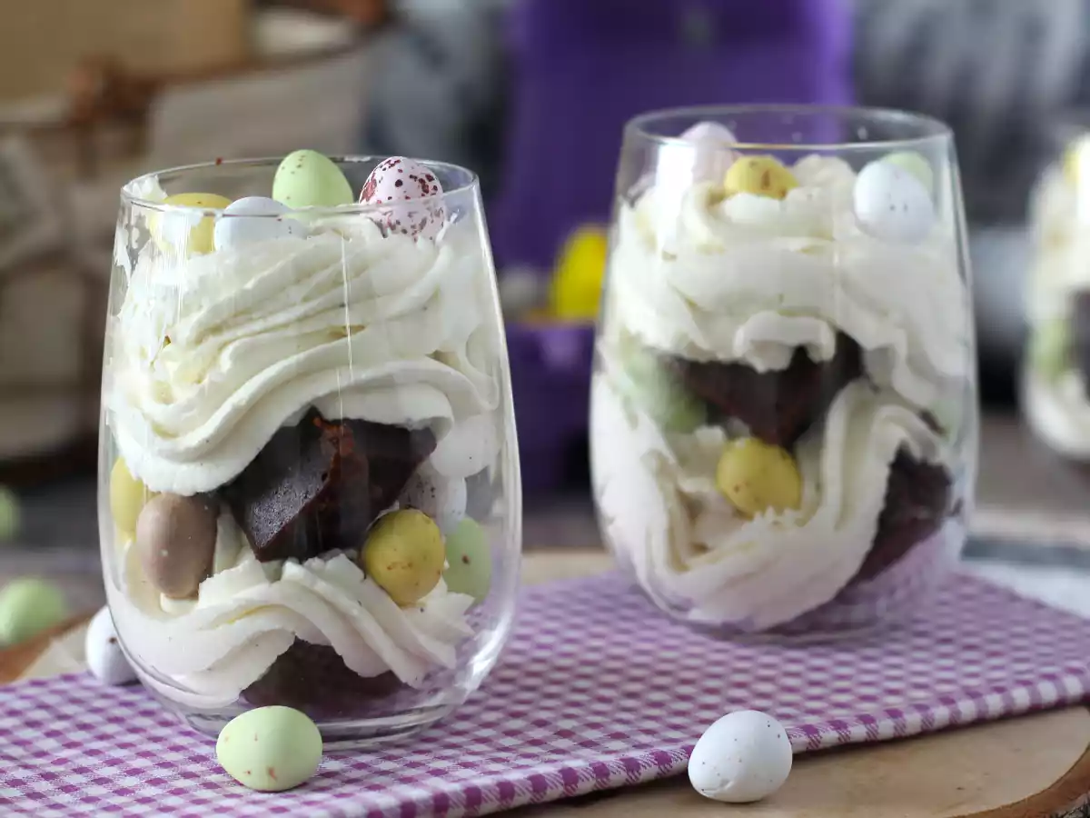 Brownie no copinho coberto com creme mascarpone - foto 6