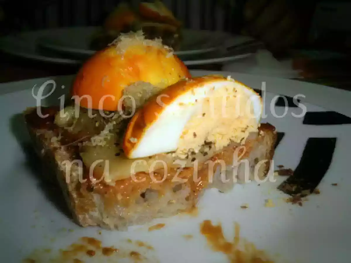 Bruschetta com ovos dourados - foto 2