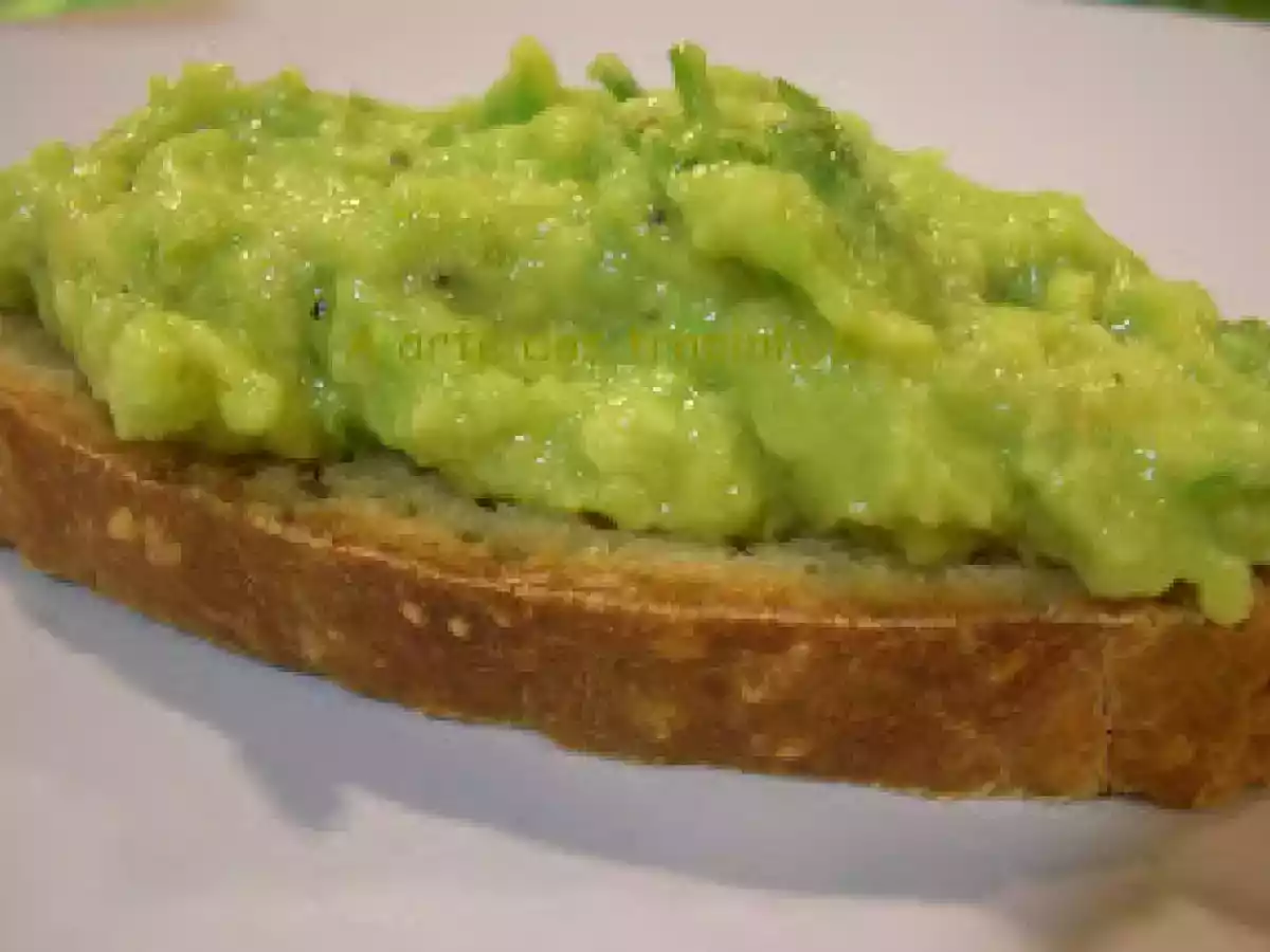 BRUSCHETTA DE ABACATE