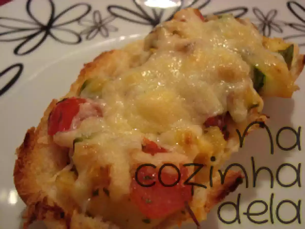 Bruschetta de abobrinha com tomate cereja