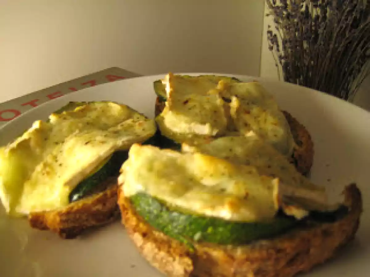 Bruschetta de Abobrinha e Brie