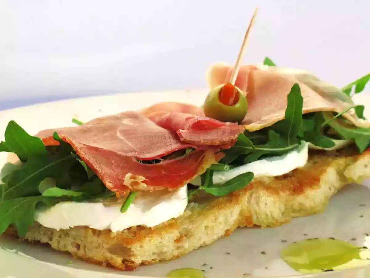 Bruschetta de Mozarella, Rúcula e Presunto