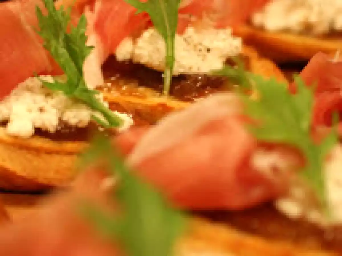 Bruschetta de Parma com Geléia de Figos e Ricota Cremosa